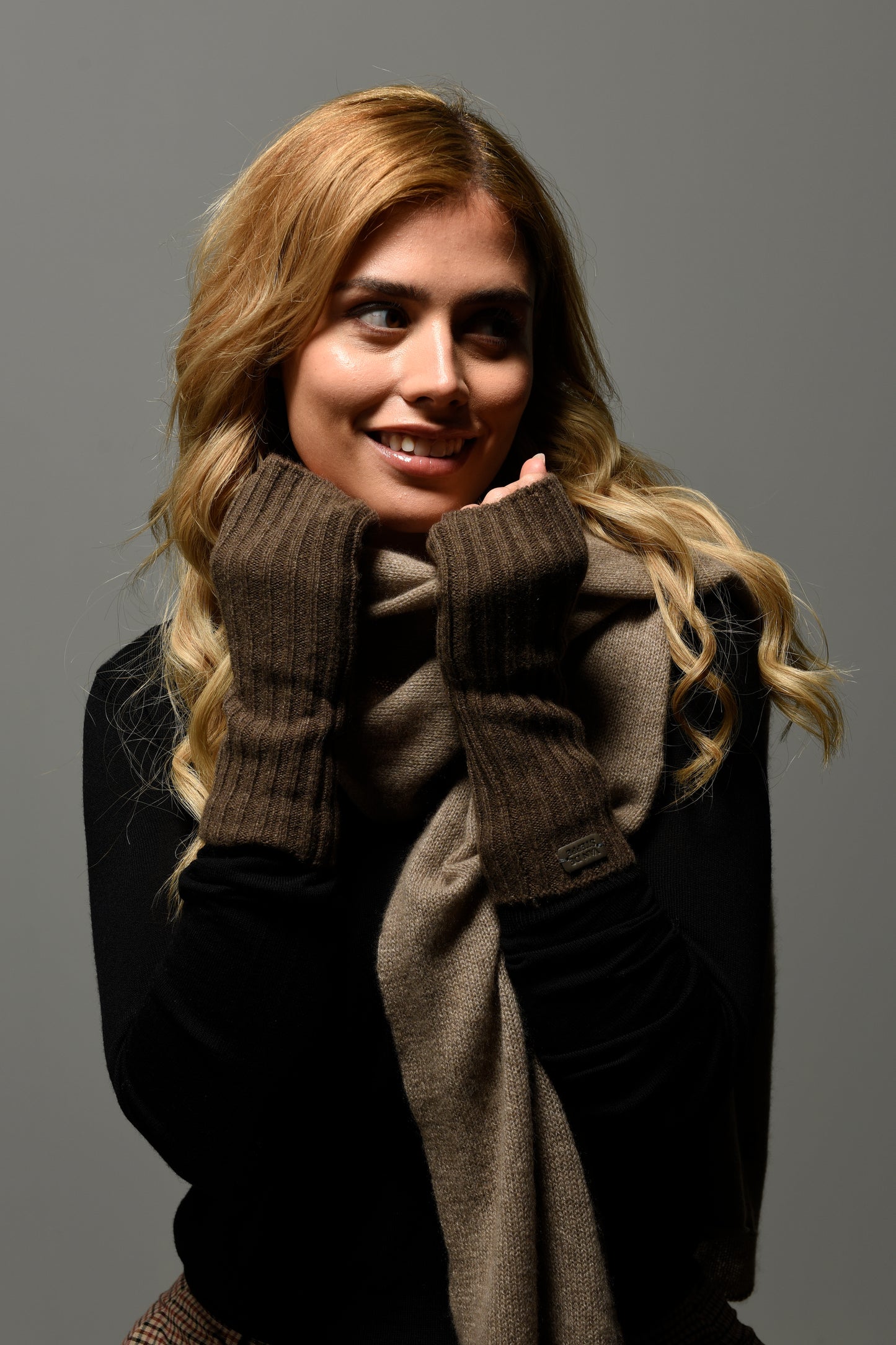"Dava" Yak Wool Fingerless Gloves